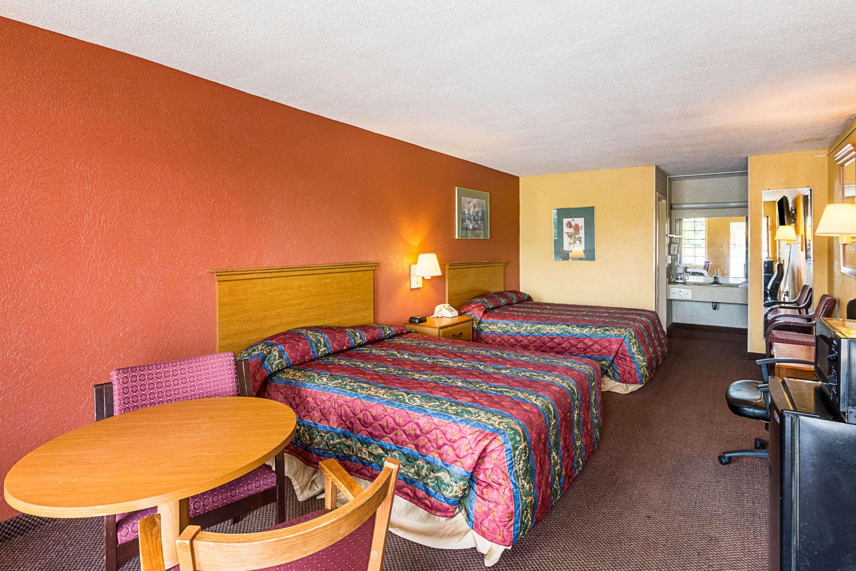 Orangeburg Inn & Suites Kültér fotó