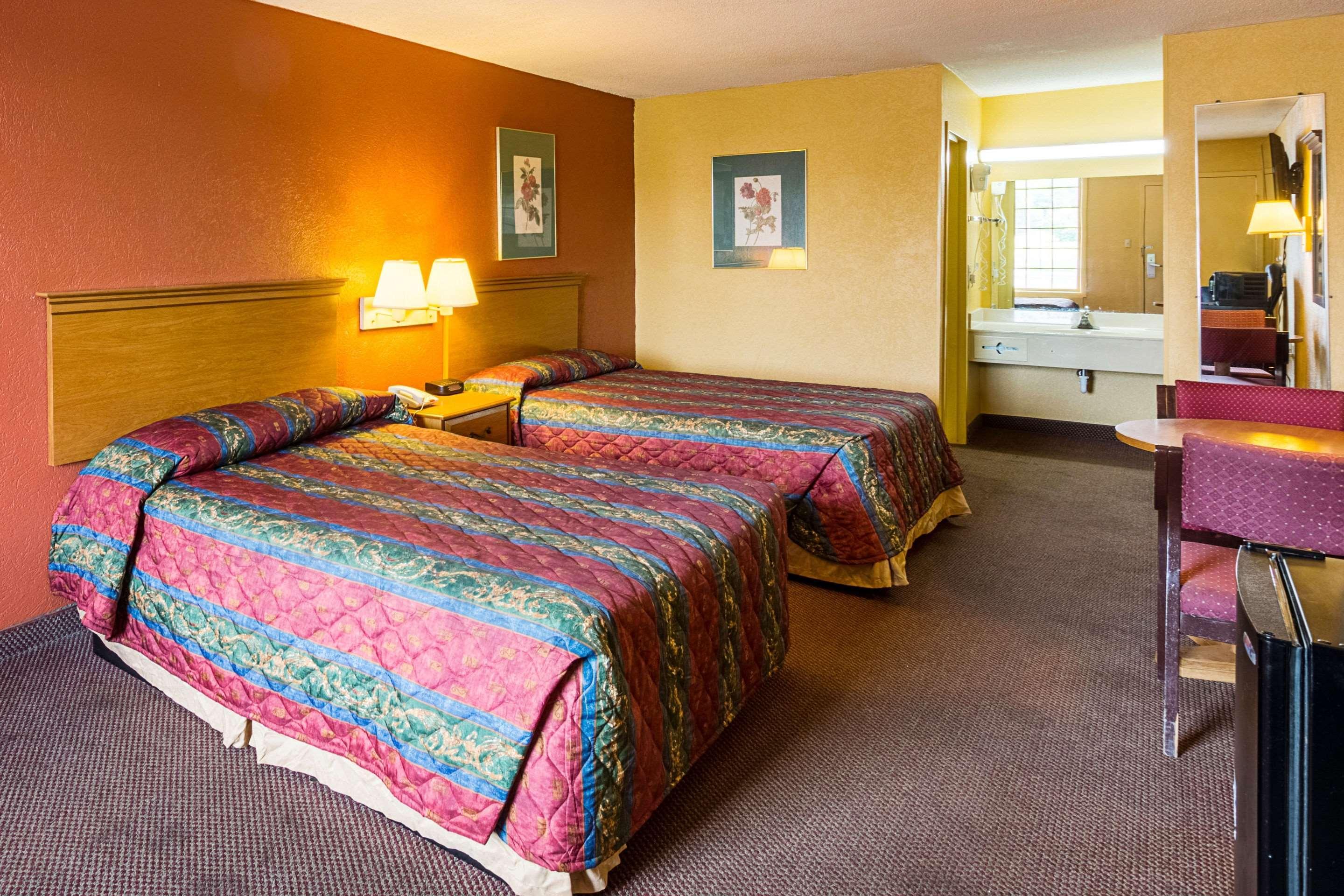 Orangeburg Inn & Suites Kültér fotó