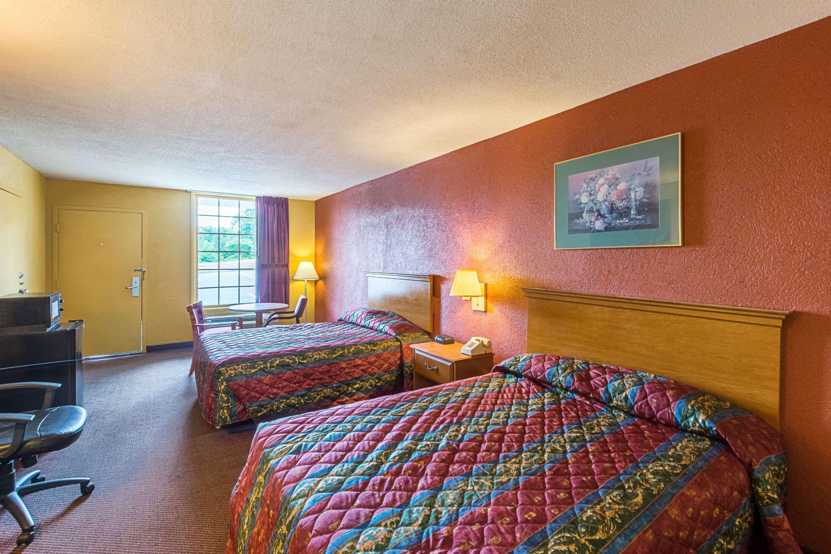 Orangeburg Inn & Suites Kültér fotó